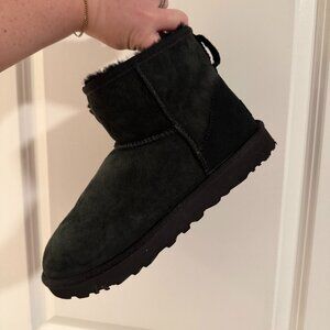 UGG Classic Mini II Boot in Black, EUC, Size 7